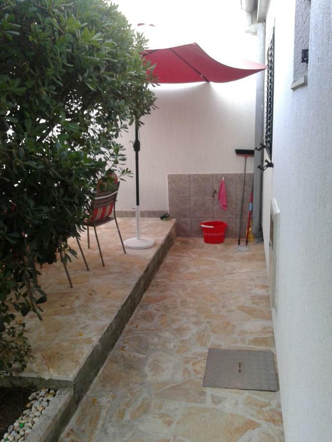Apartment Milka Petrcane Esterno foto