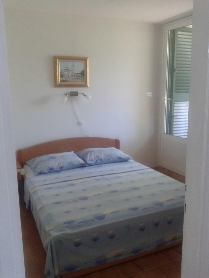 Apartment Milka Petrcane Esterno foto